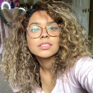 Meet your Posher, Pamela